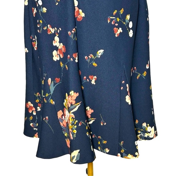 Lauren Ralph Lauren Navy Floral A-Line Knee-Length Short Sleeve Dress, M (10) - Picture 13 of 16